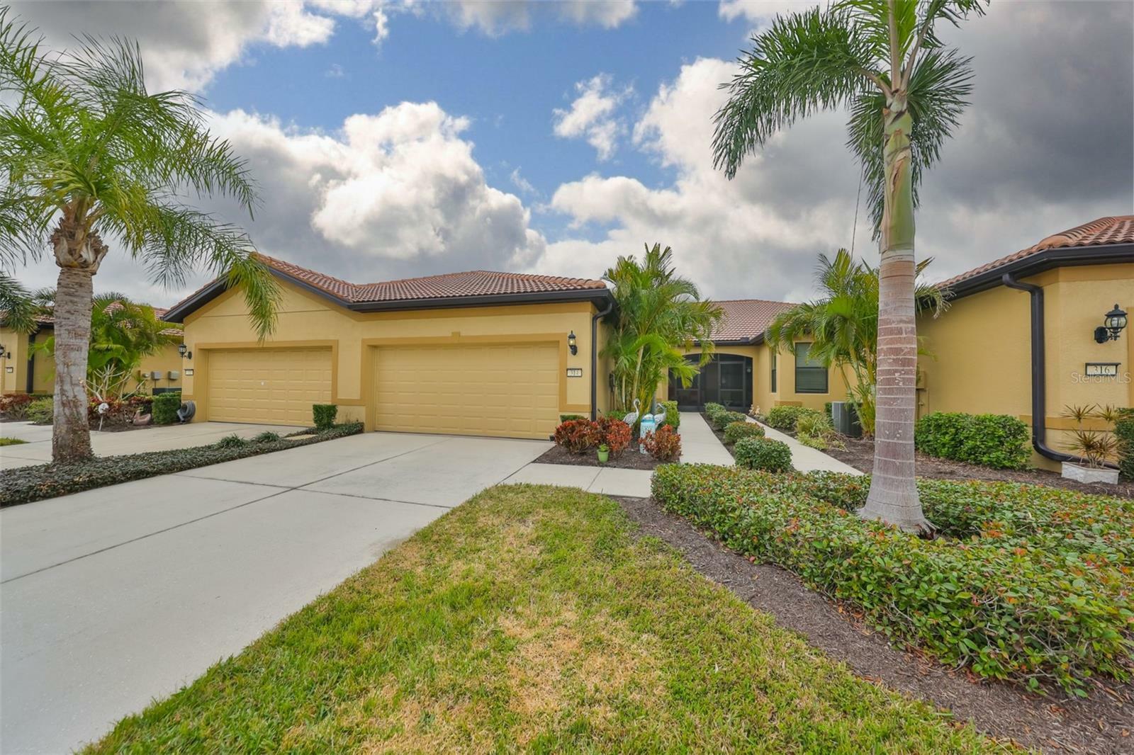 Property Photo:  314 Bluewater Falls Court  FL 33572 