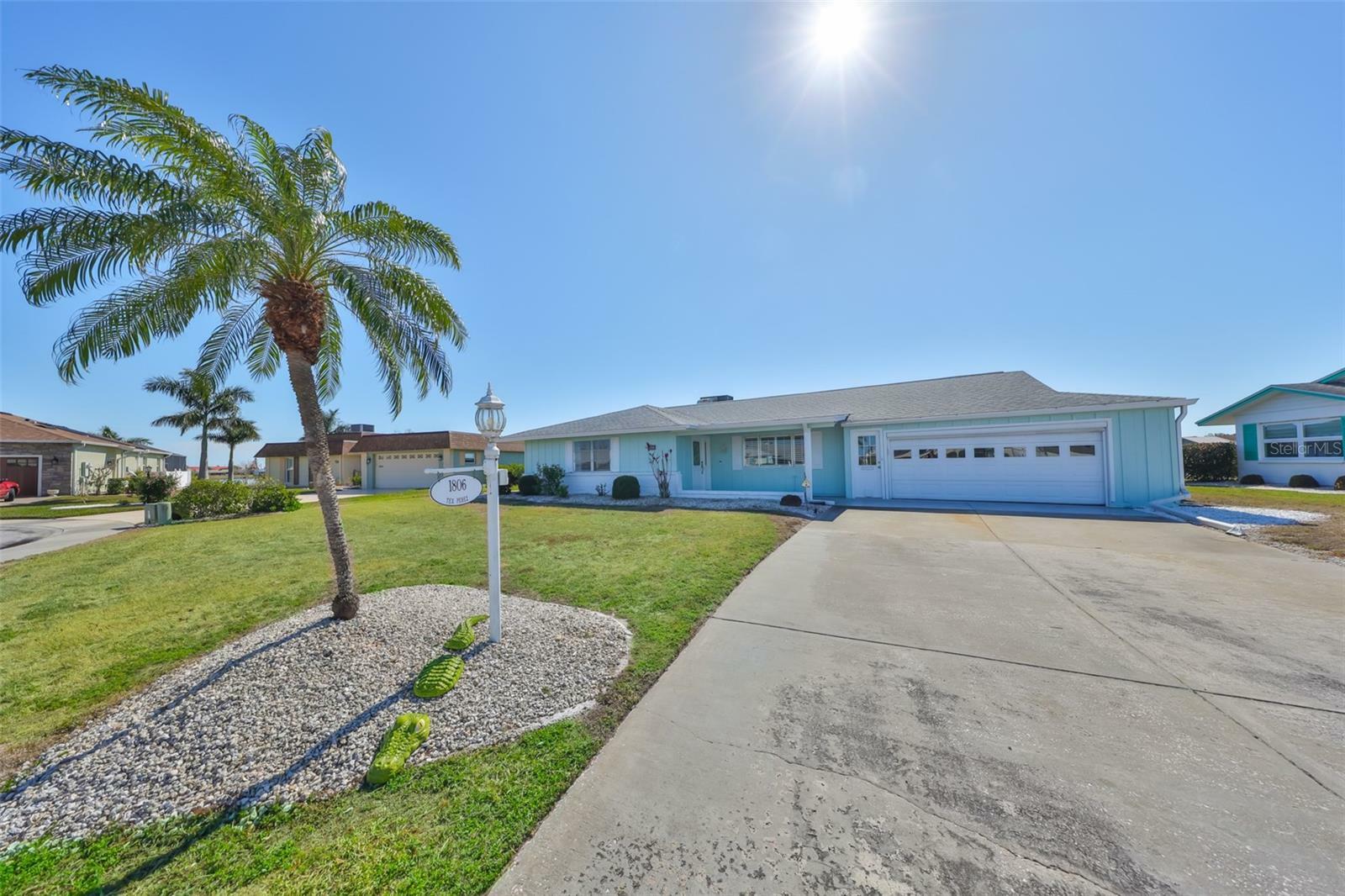 Property Photo:  1806 Burlington Circle  FL 33573 