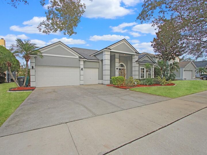 Property Photo:  7733 Belvoir Drive  FL 32835 