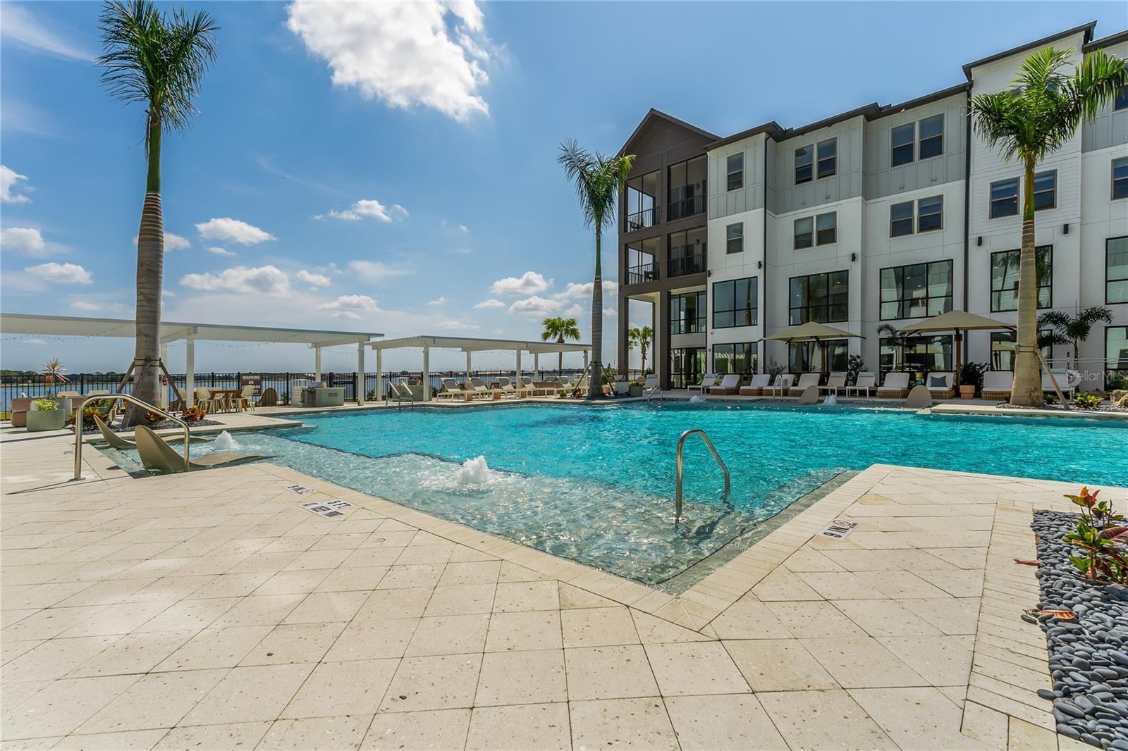 Property Photo: 1420 Lakefront Drive Th-204 FL 34240