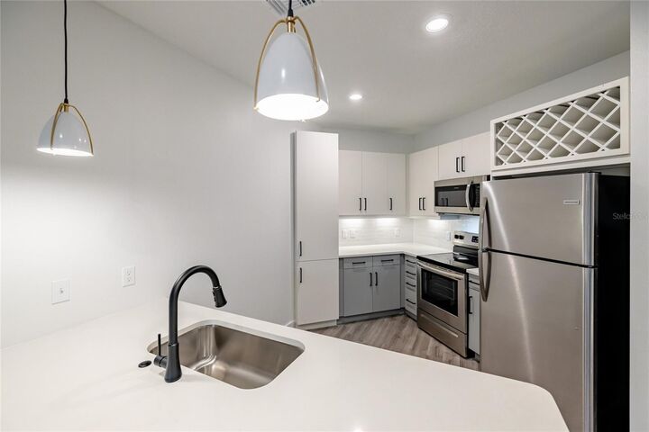Property Photo: 1420 Lakefront Drive 7208 FL 34240