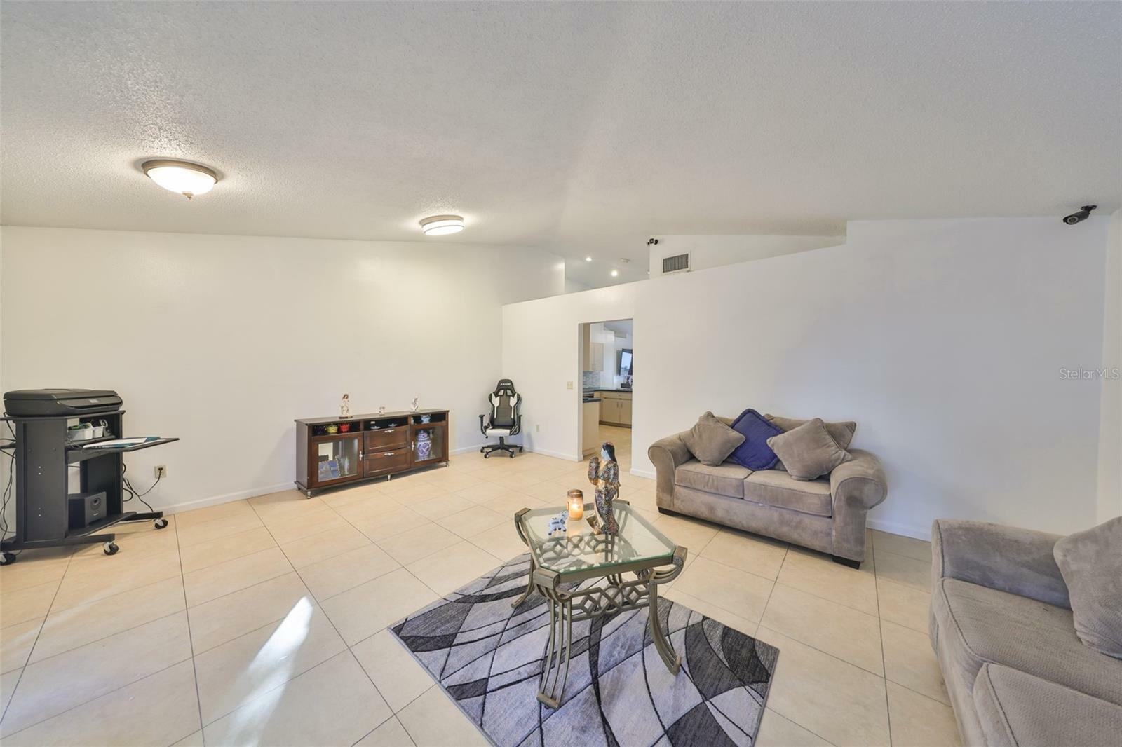 Property Photo:  305 Crayford Place  FL 33594 