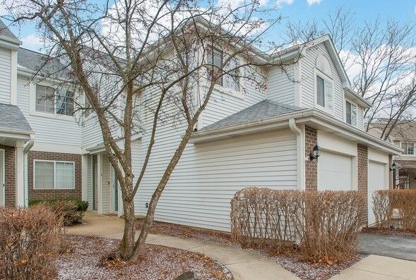 Property Photo:  1105 E Cambria Lane S 1105  IL 60148 
