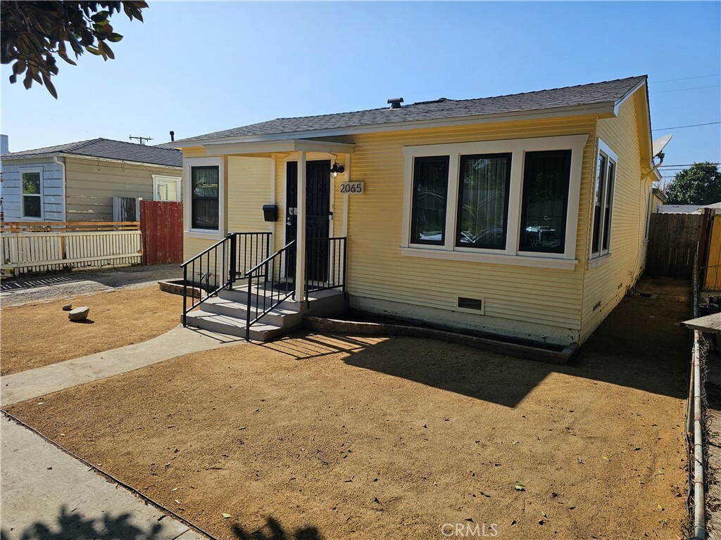 2065 Easy Avenue  Long Beach CA 90810 photo