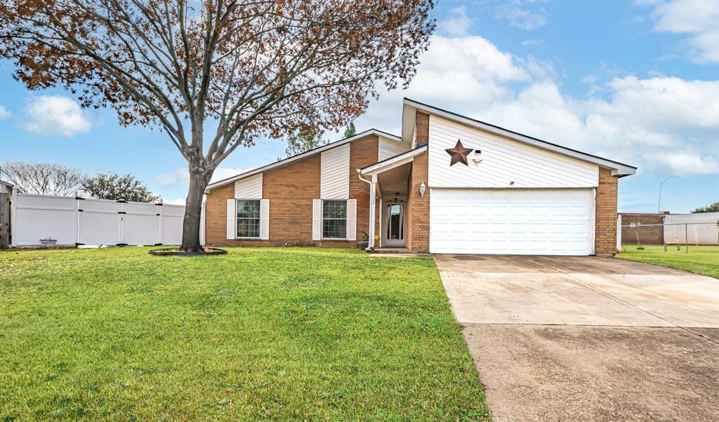 3029 Meadow Creek Court  Grand Prairie TX 75052 photo