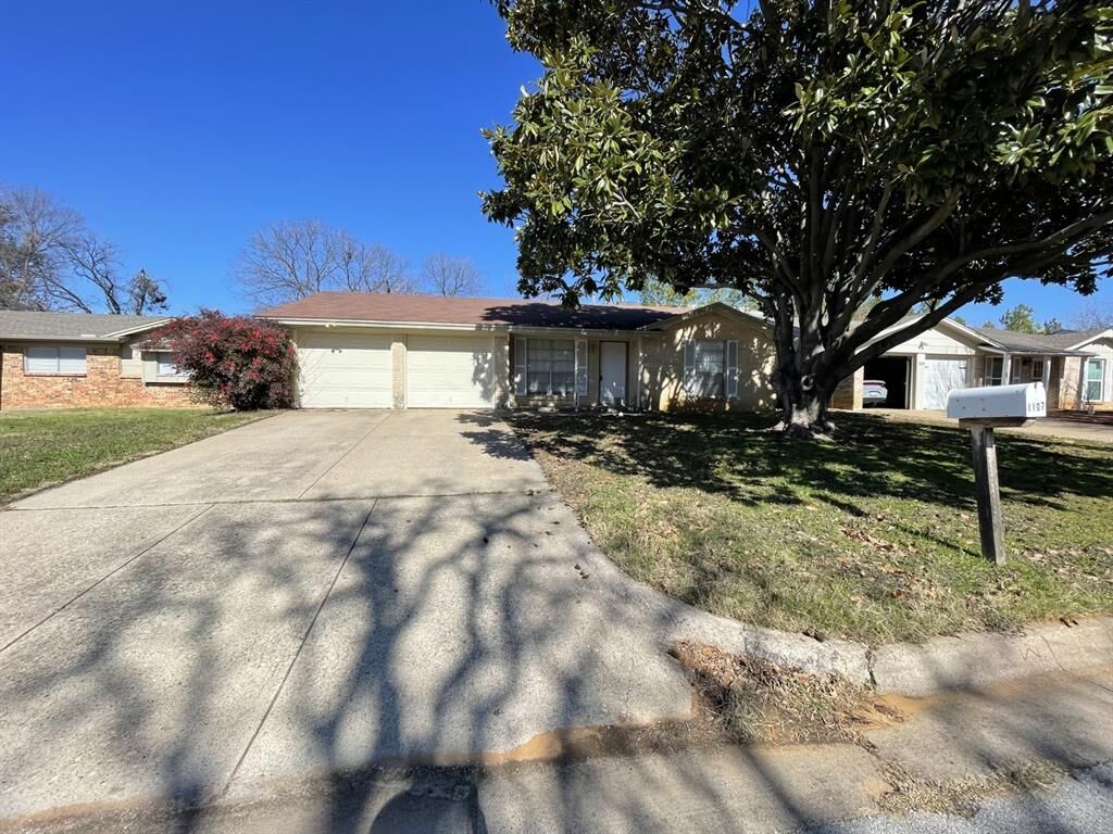 Property Photo: 1107 Wildwood Drive TX 76011