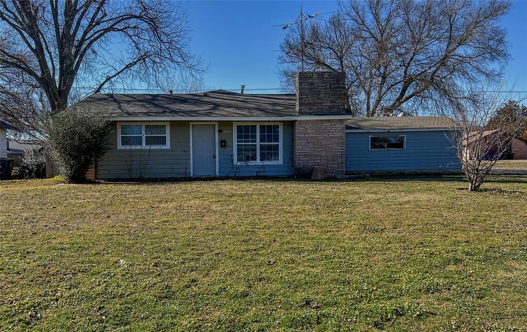 Property Photo:  2002 S 20th Street  OK 73018 