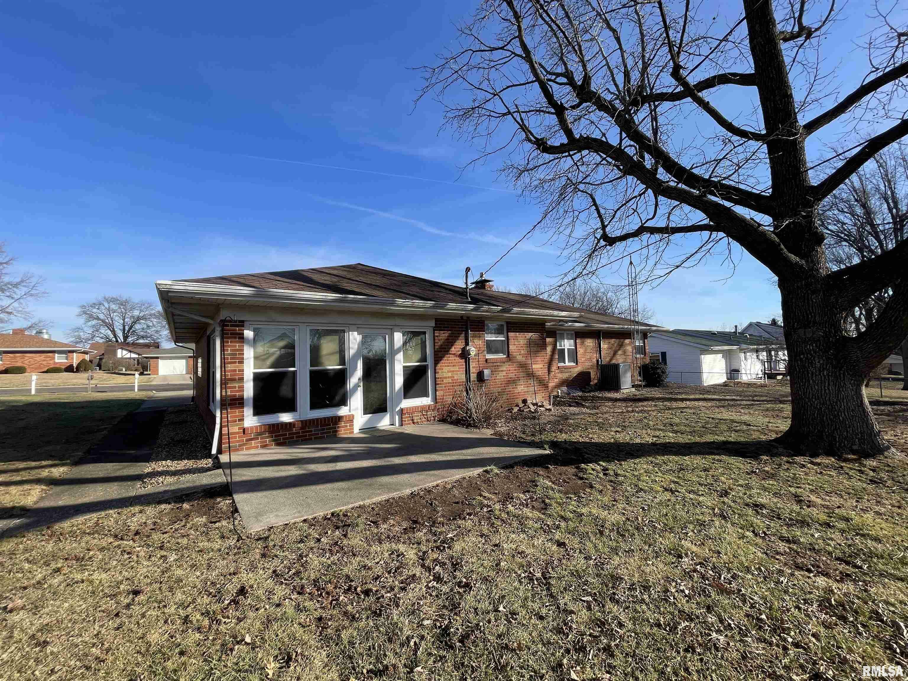 Property Photo:  428 E Kirkland Drive  IL 62263-1714 