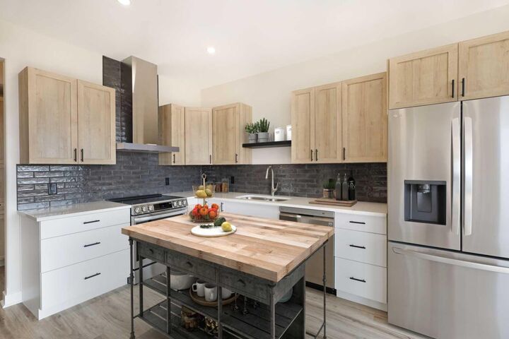Property Photo: 43 Kingfisher Estates Drive AB T1R 0Y5