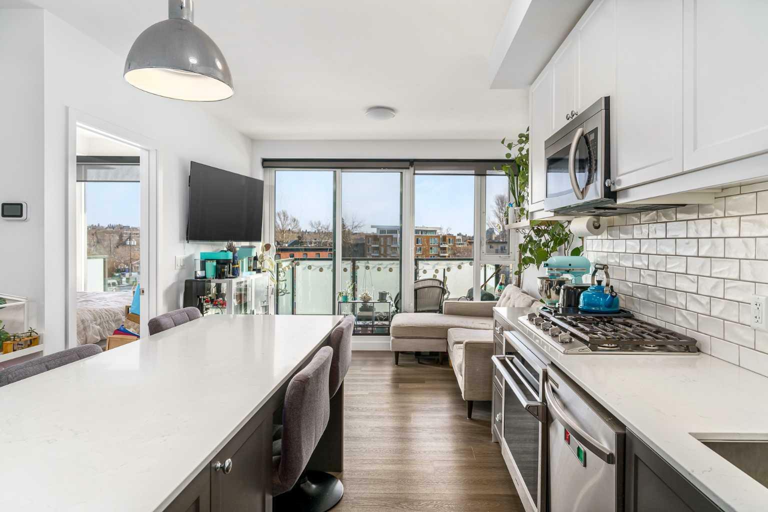 Property Photo: 327 9A Street NW 403 AB T2N 1T7