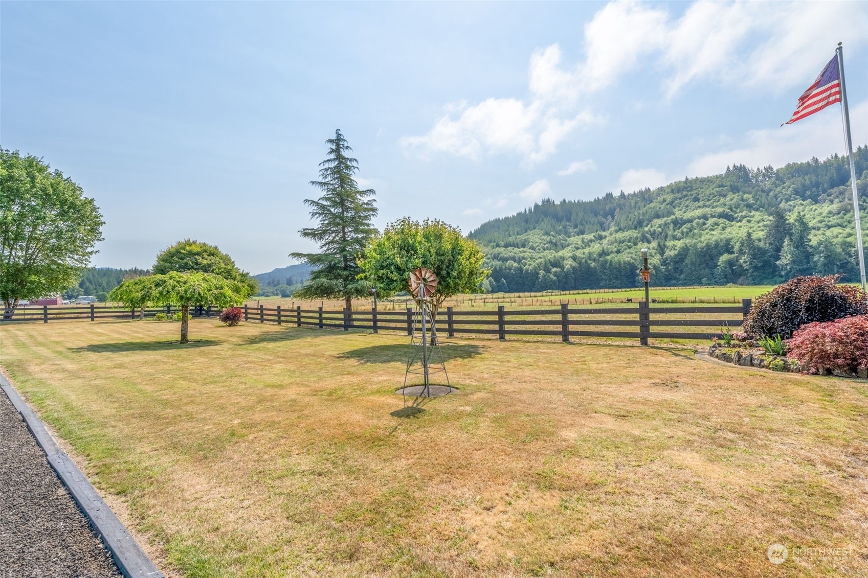 Property Photo:  628 E Valley Road  WA 98647 