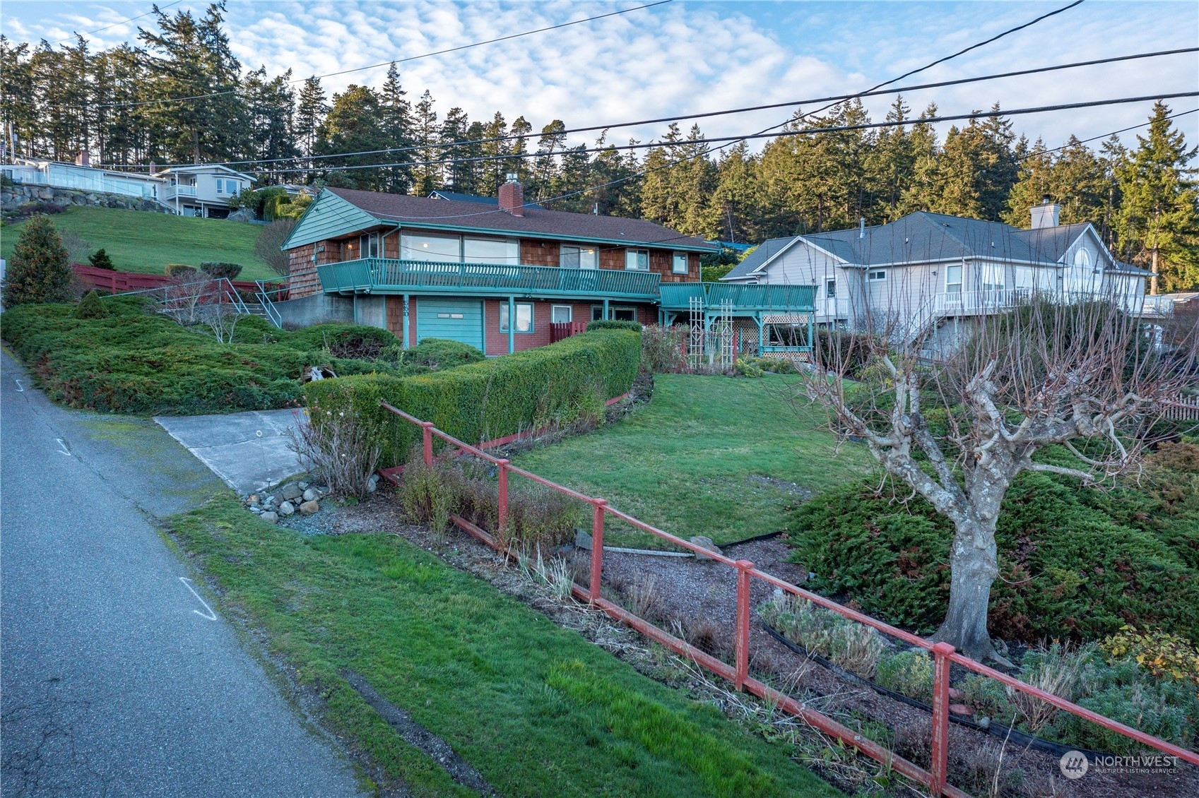 Property Photo:  550 SW Waterloo Avenue  WA 98277 