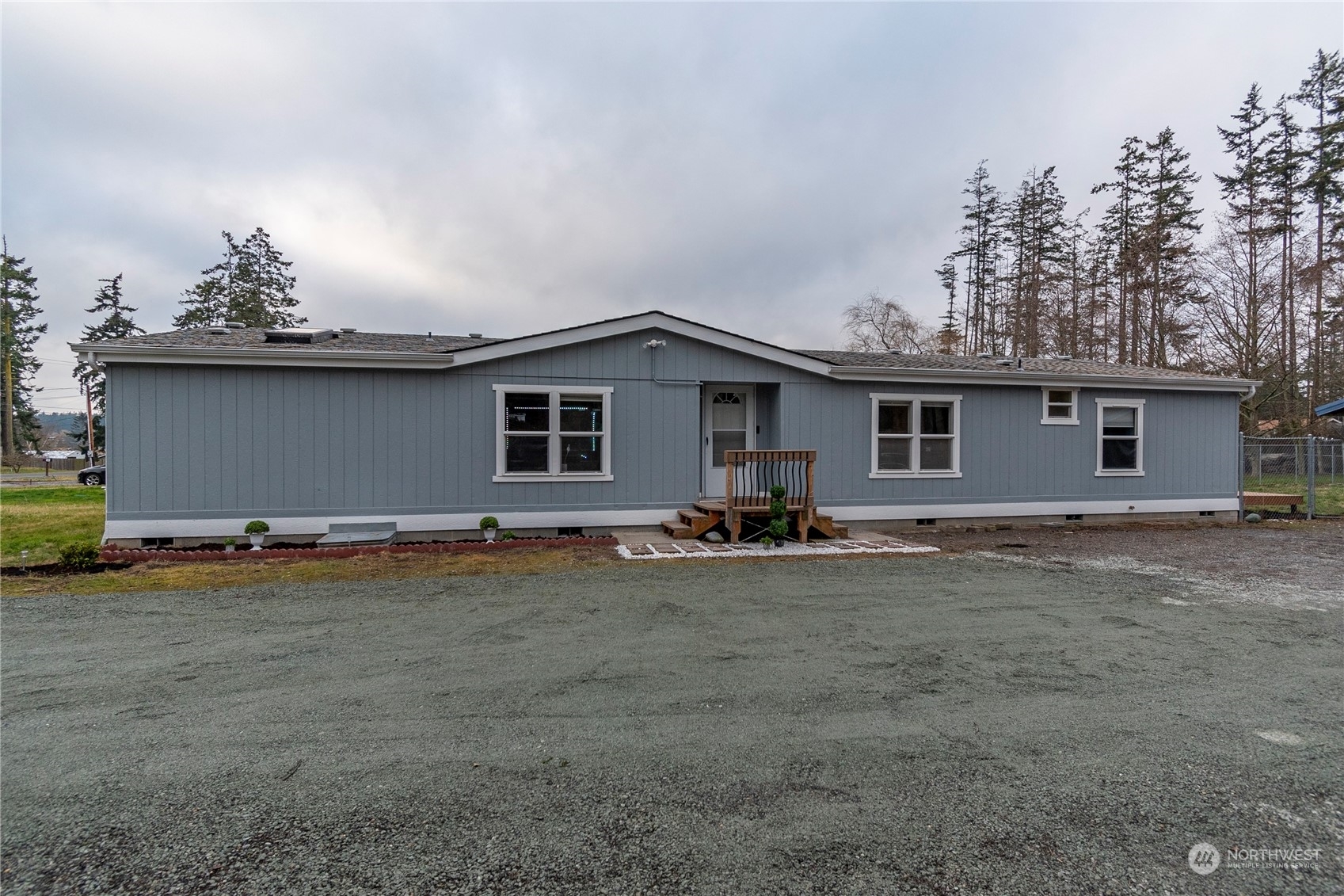 Property Photo:  1040  Sidney Street  WA 98277 