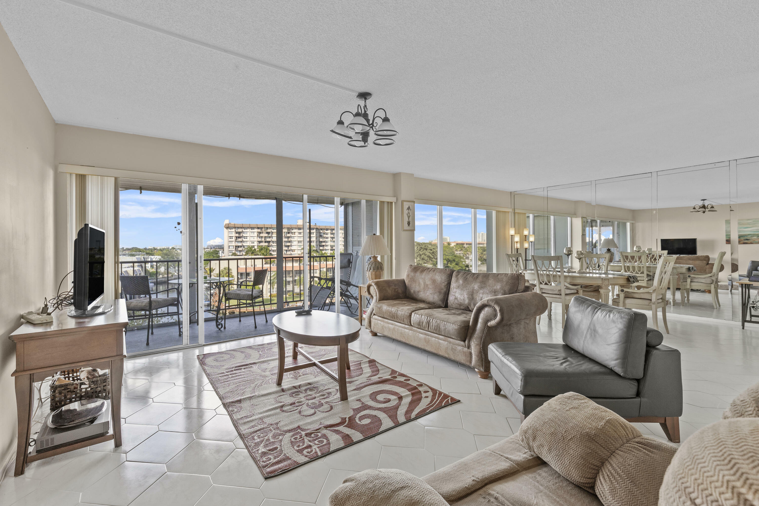 Property Photo: 801 S Federal Highway 618 FL 33062