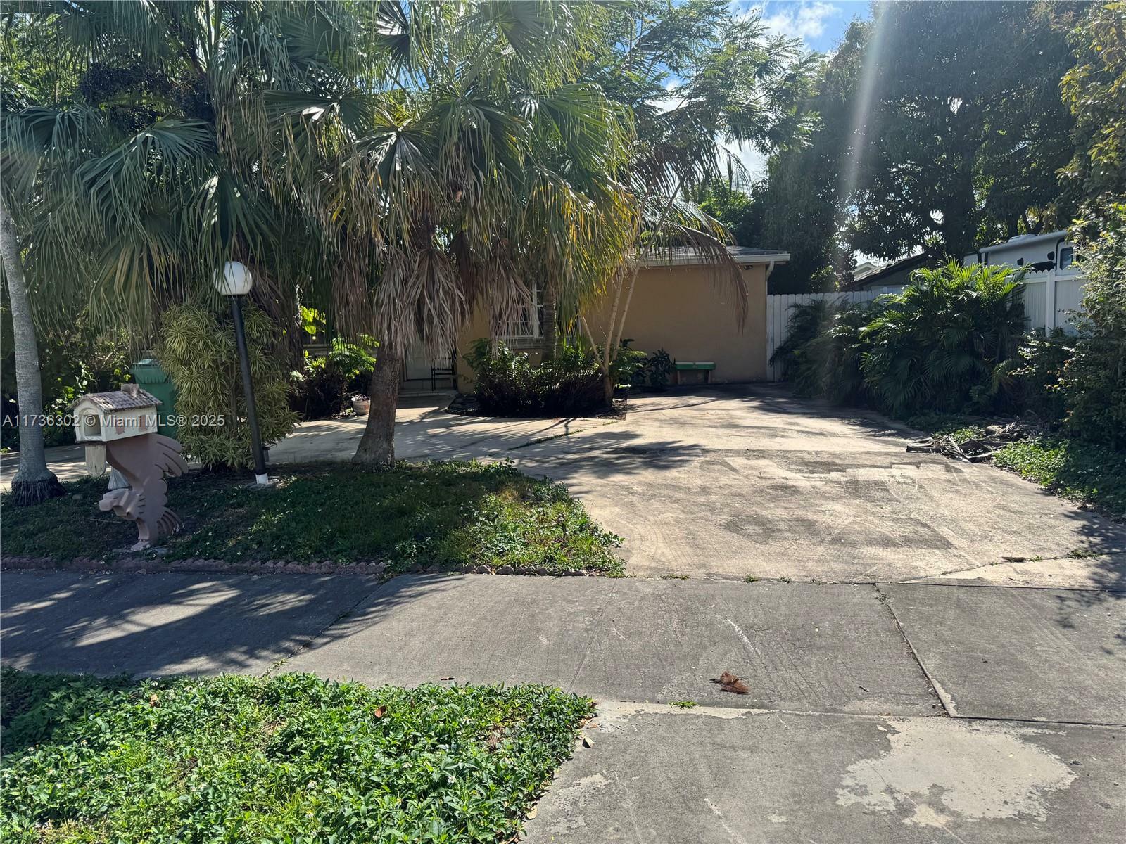 Property Photo:  11462 SW 42nd St  FL 33165 