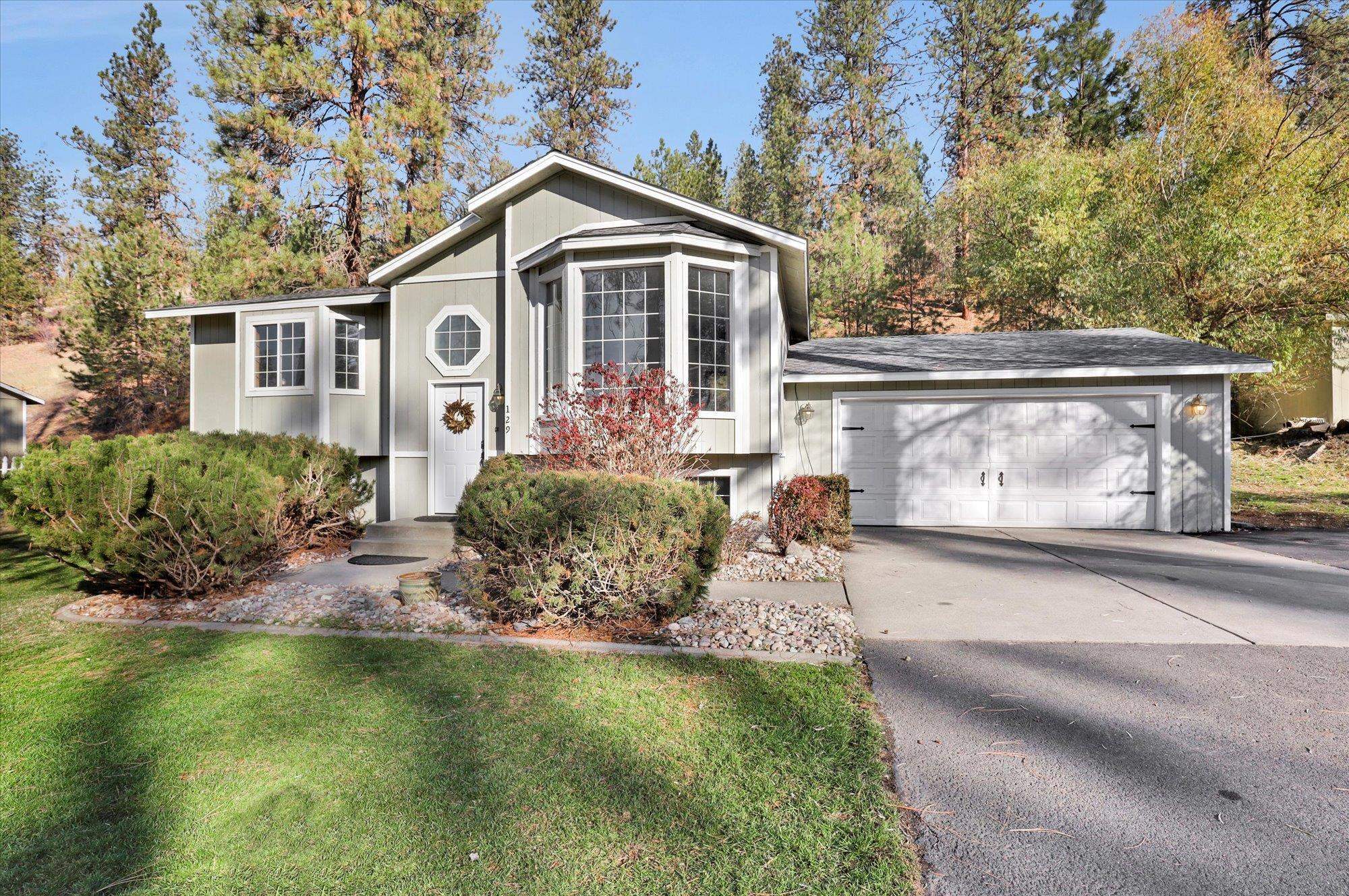 Property Photo:  129 E Wynot Dr  WA 99026 