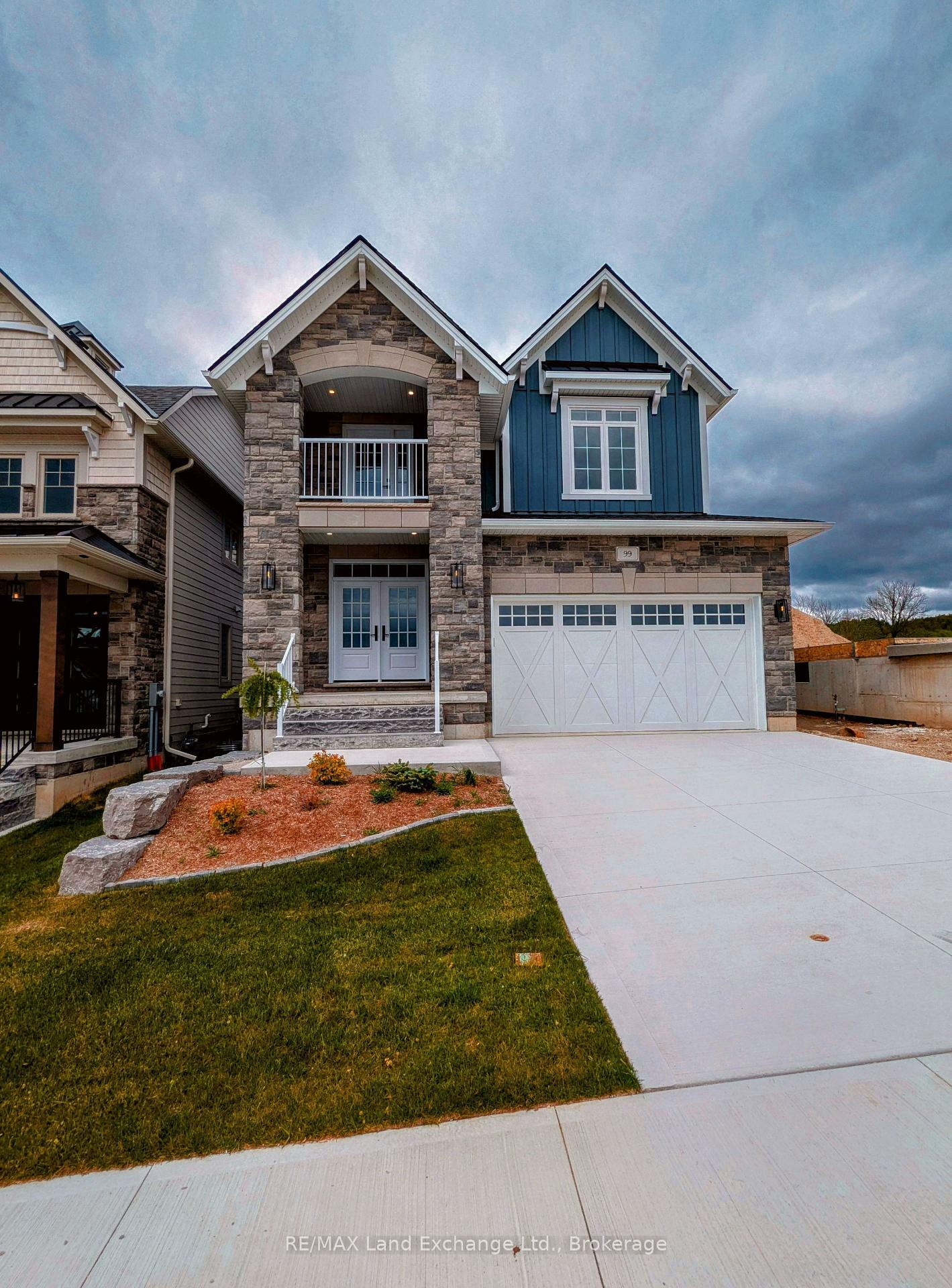 Photo de la propriété:  99 Inverness Street N  ON N2Z 1J4 