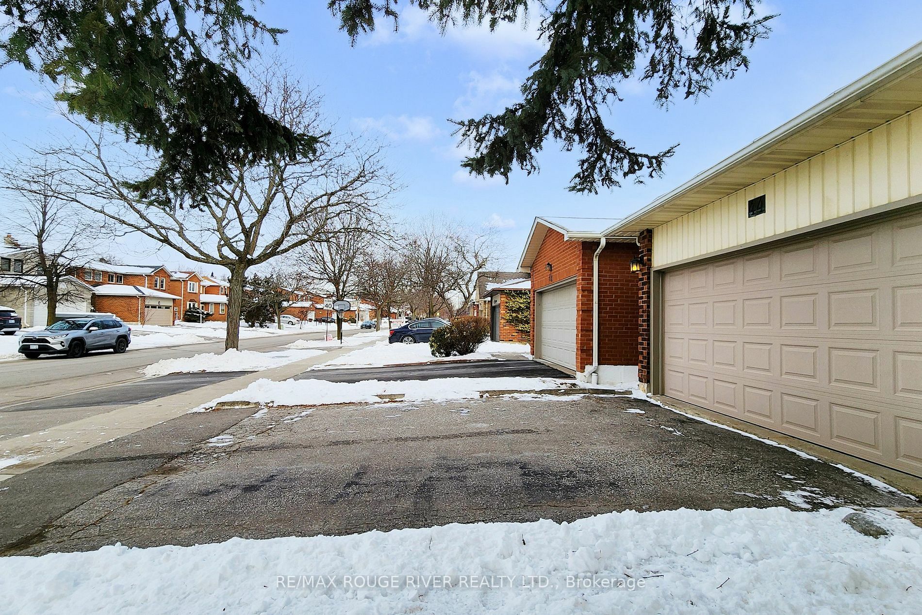 Property Photo:  44 Winter Gardens Tr  ON M1C 3E7 