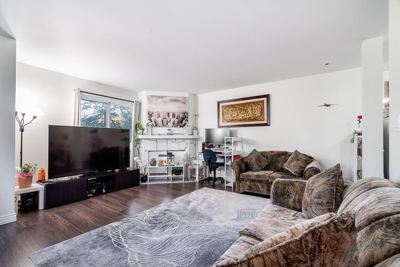 Photo de la propriété: 13283 70B Avenue 201 BC V3W 7Z2