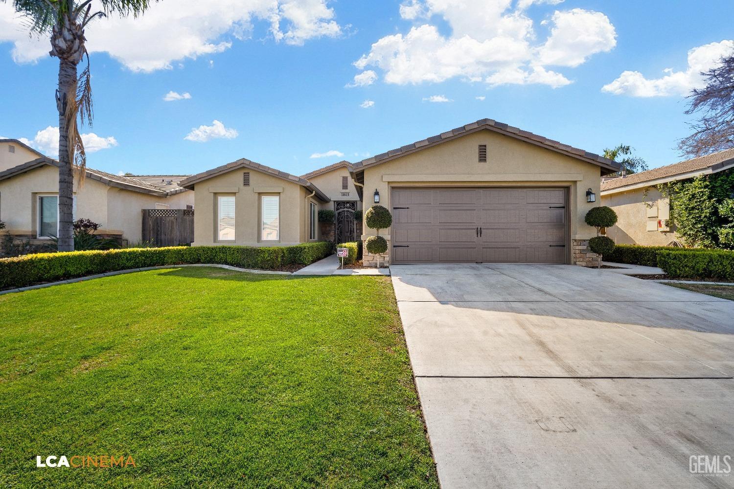 Property Photo: 11601 Walderi Street CA 93311