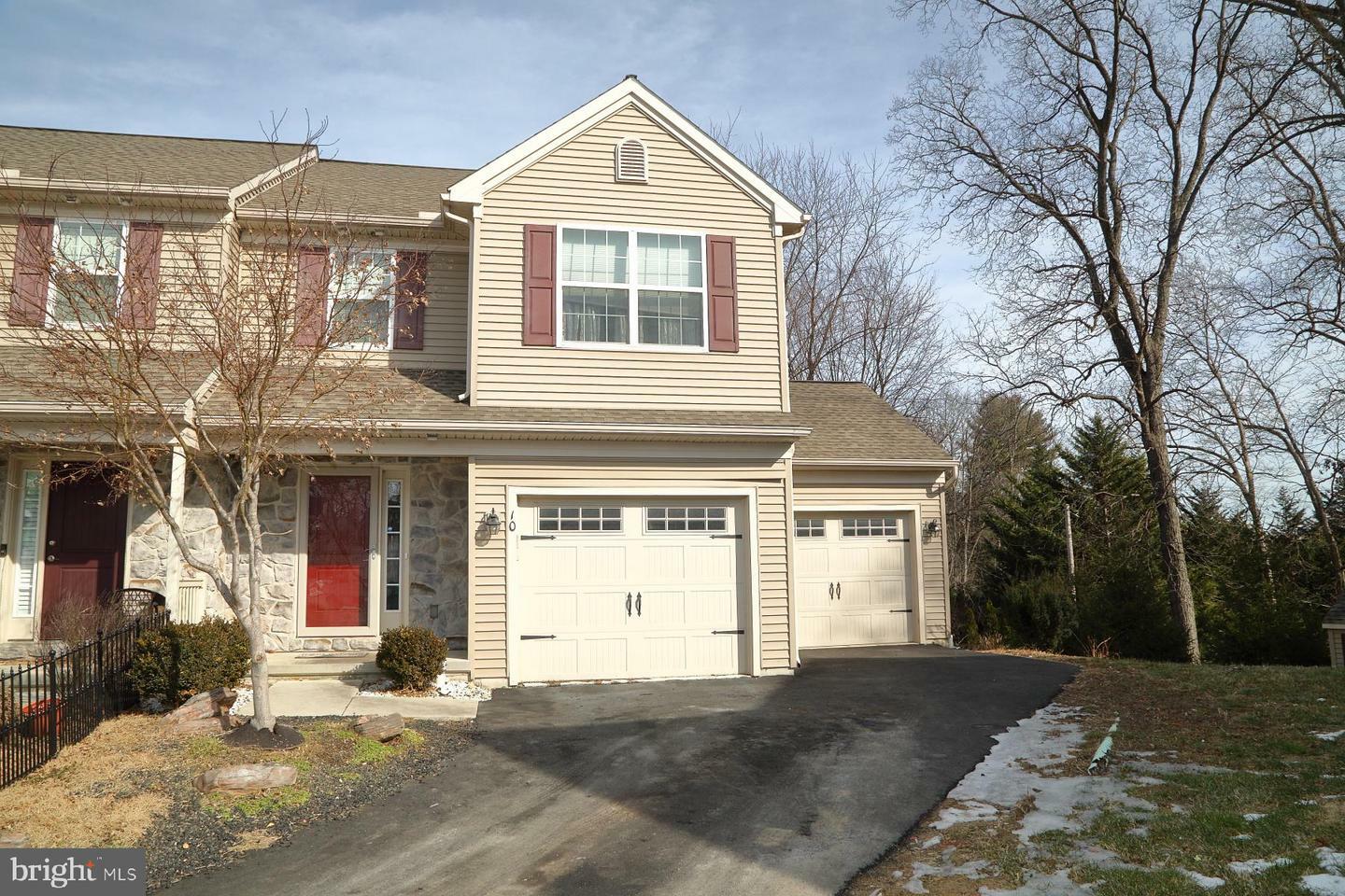 Property Photo:  10 Hull Court  PA 17603 