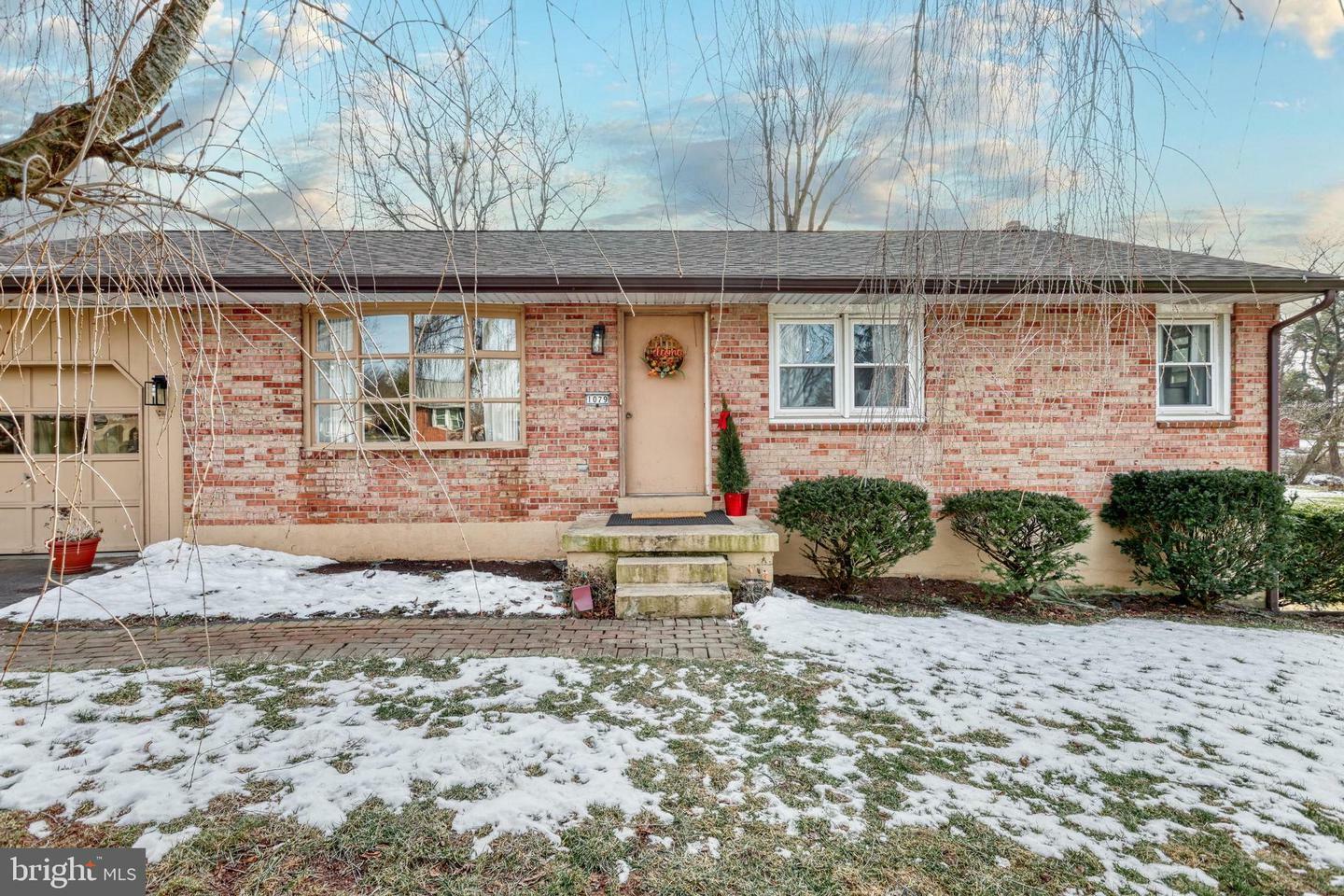 Property Photo:  1079 Princeton Drive  PA 17036 