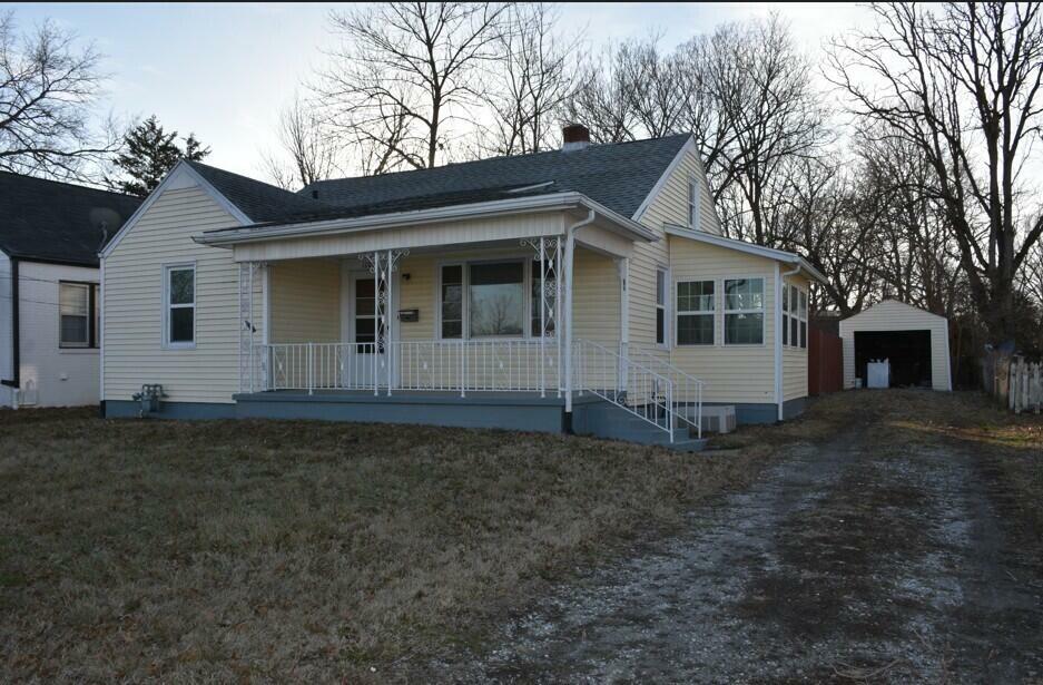 Property Photo:  1105 Jewell Ave  MO 65203 