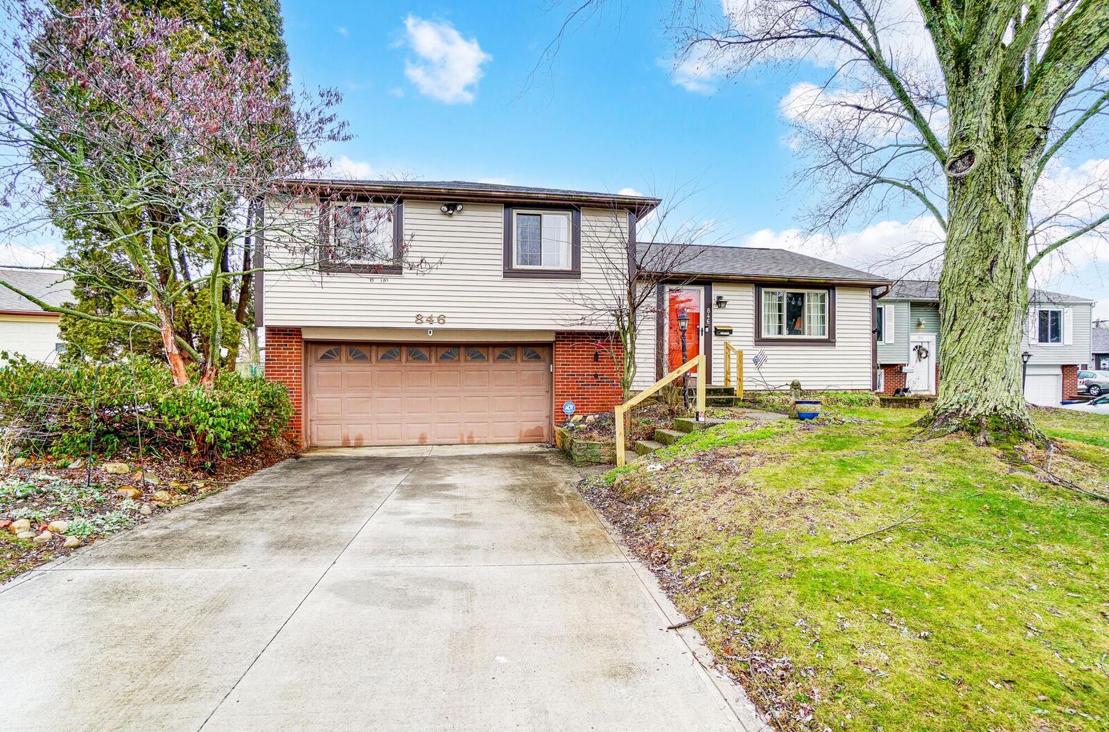 Property Photo: 846 Ivy Brush Court OH 43228