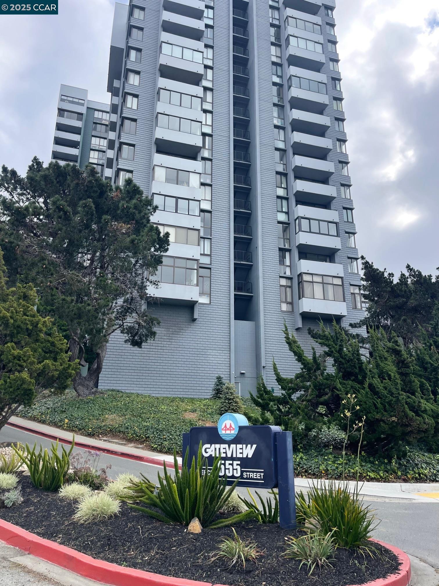 Property Photo: 555 Pierce St 1432 CA 94706