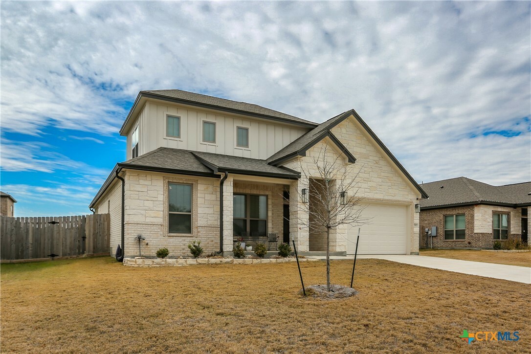 Property Photo:  712 Eagle Pass Drive  TX 76571 