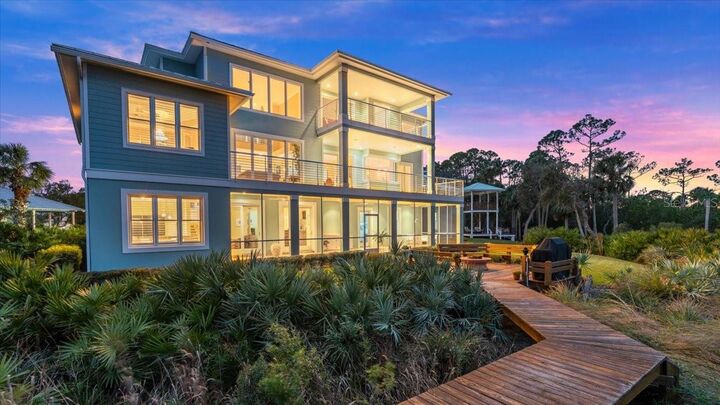 Property Photo:  2806 Bay Vista Court  FL 32168 