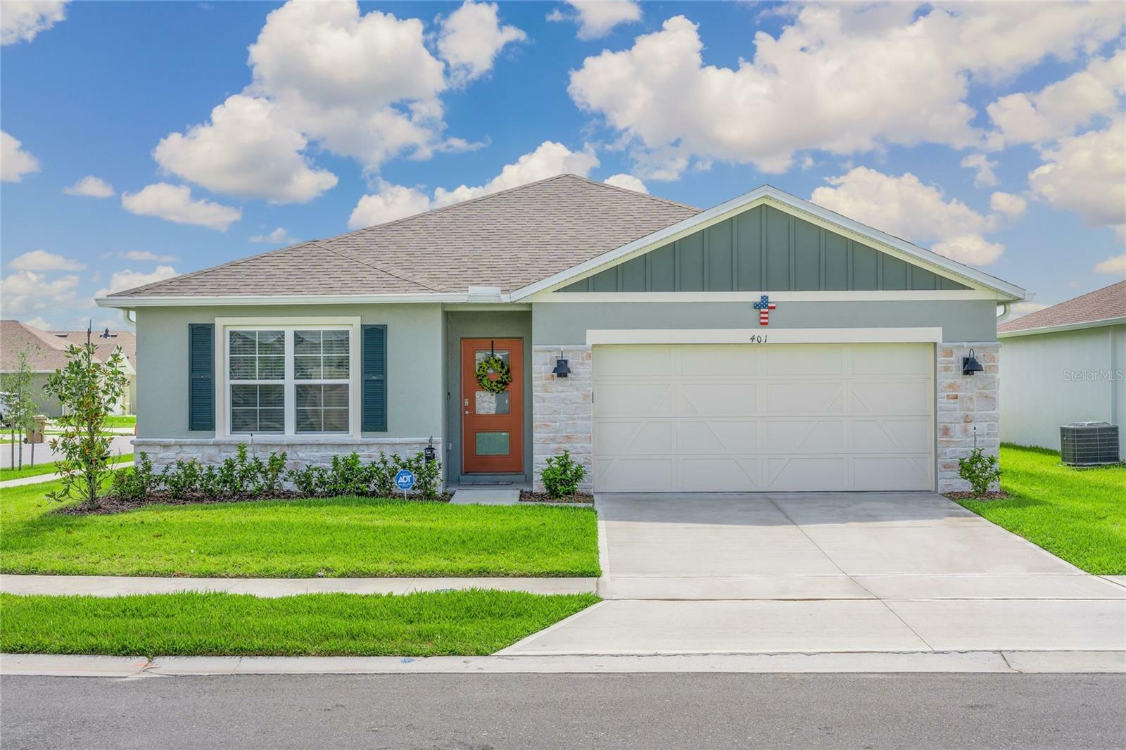 Property Photo: 401 Chayne Place FL 34771