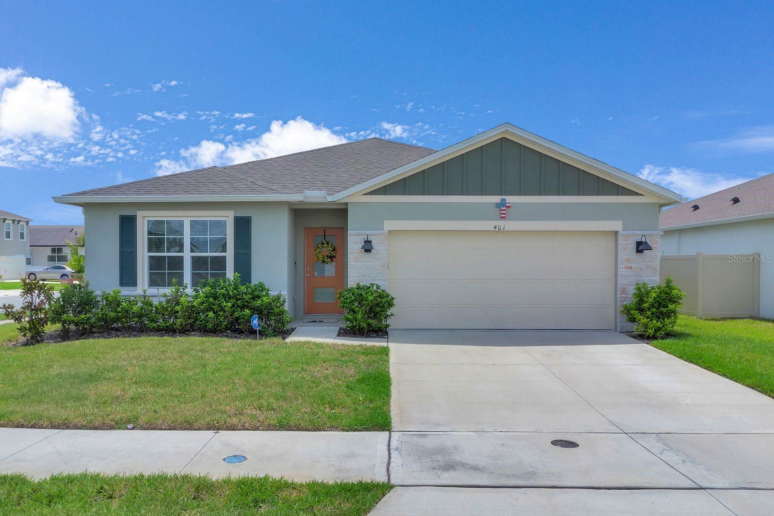 Property Photo: 401 Chayne Place FL 34771