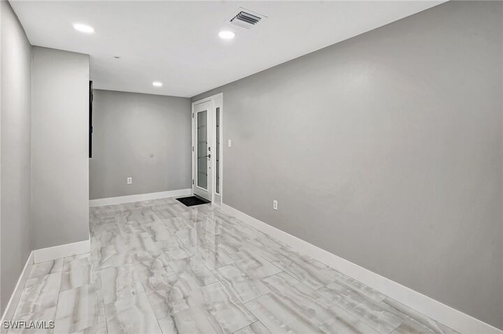 Property Photo:  1900 Virginia Avenue 103  FL 33901 