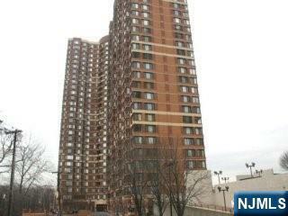 Property Photo:  100 Old Palisade Road 3102  NJ 07024 