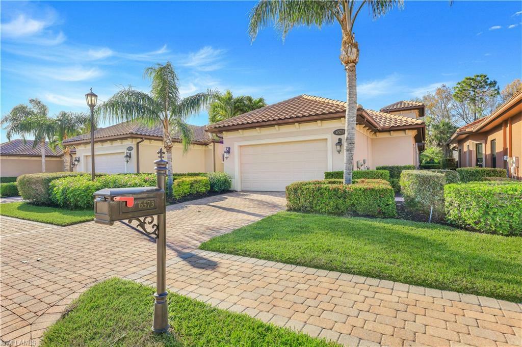 Property Photo: 6573 Roma Way FL 34113