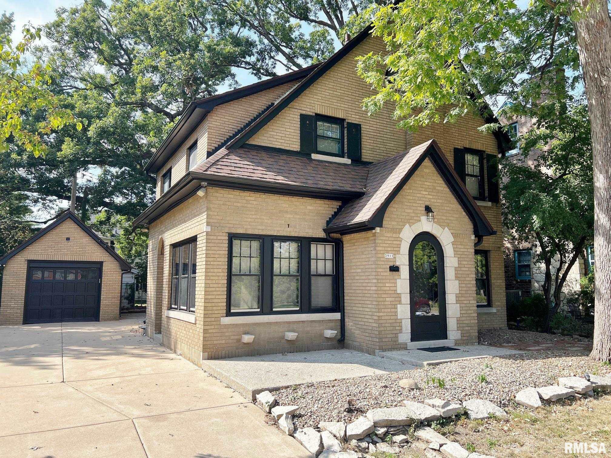 Property Photo:  3911 N Knoxville Avenue  IL 61614 