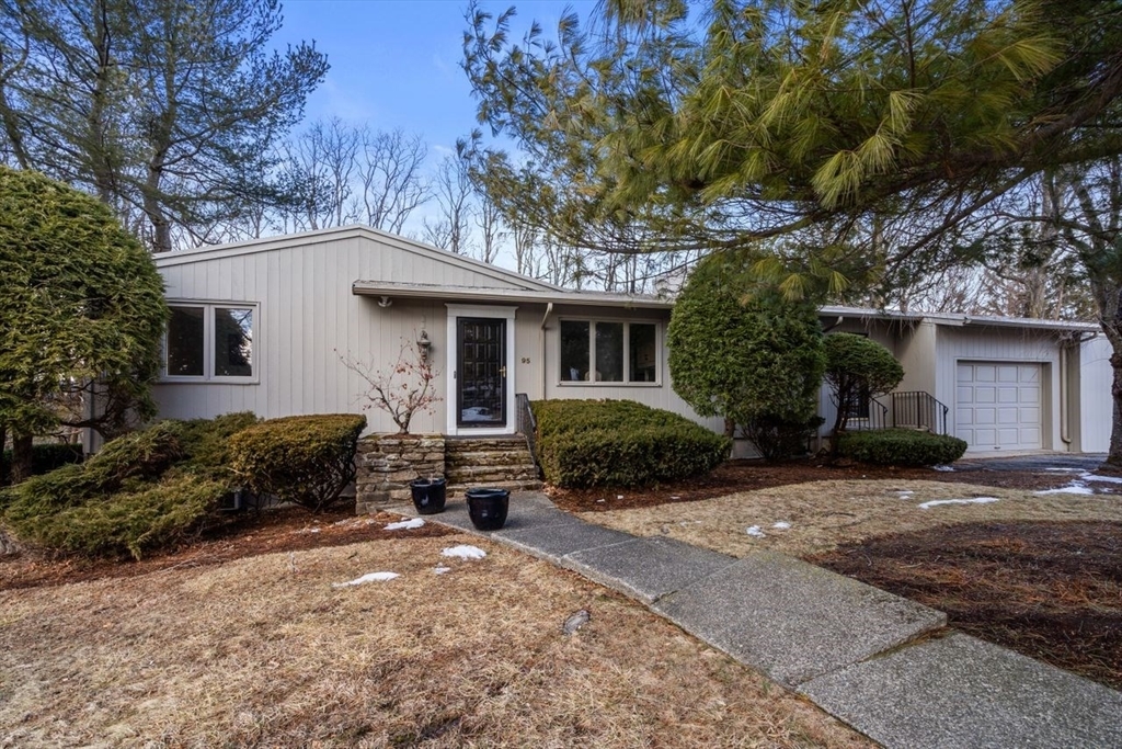 Property Photo: 95 Zenith Dr MA 01602