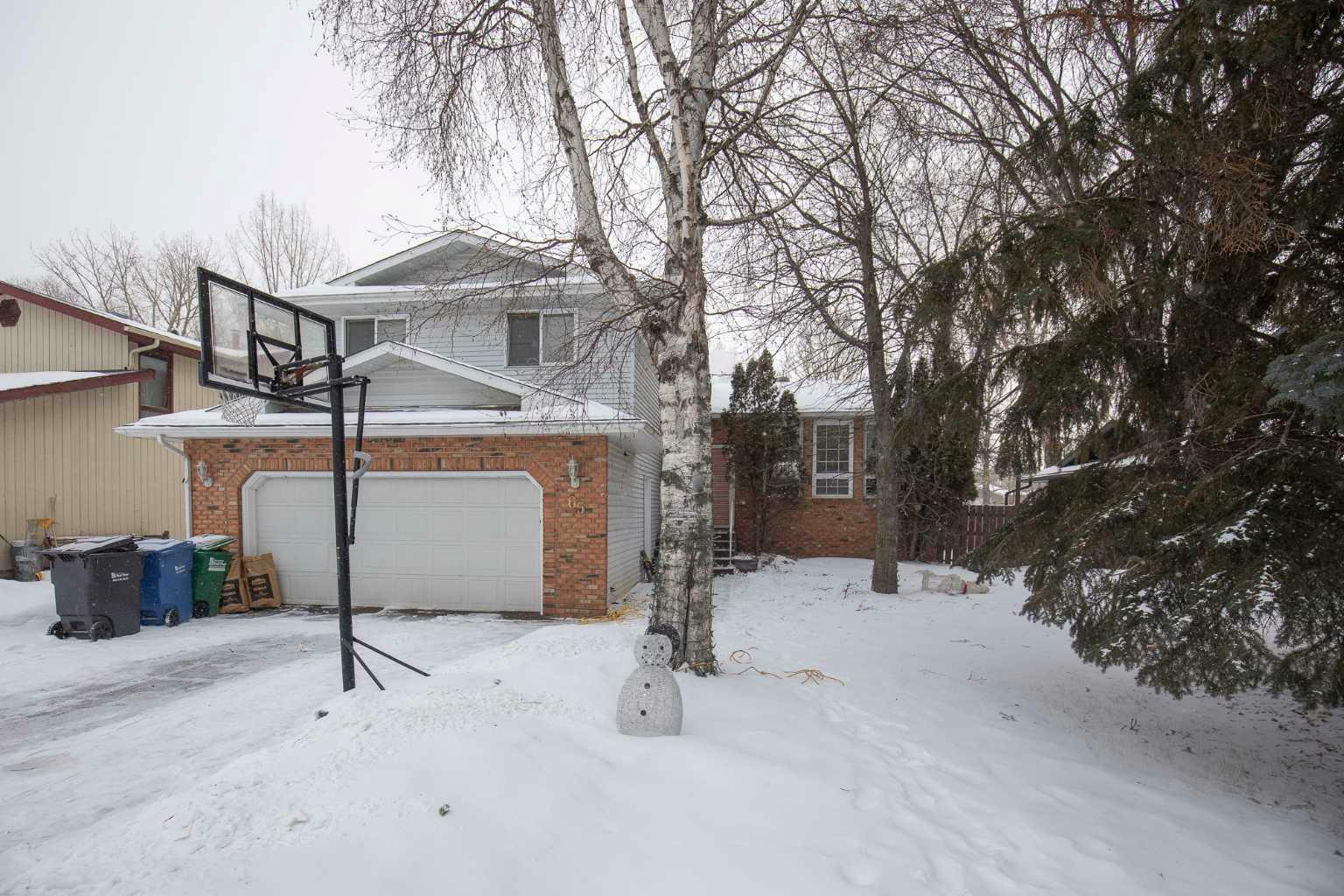 Property Photo:  65 Wiltshire Boulevard  AB T4N 6L2 