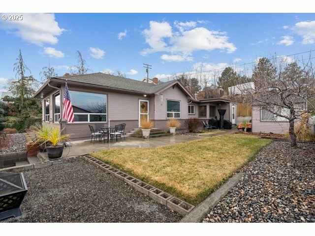 Property Photo: 1025 W 1st St OR 97812