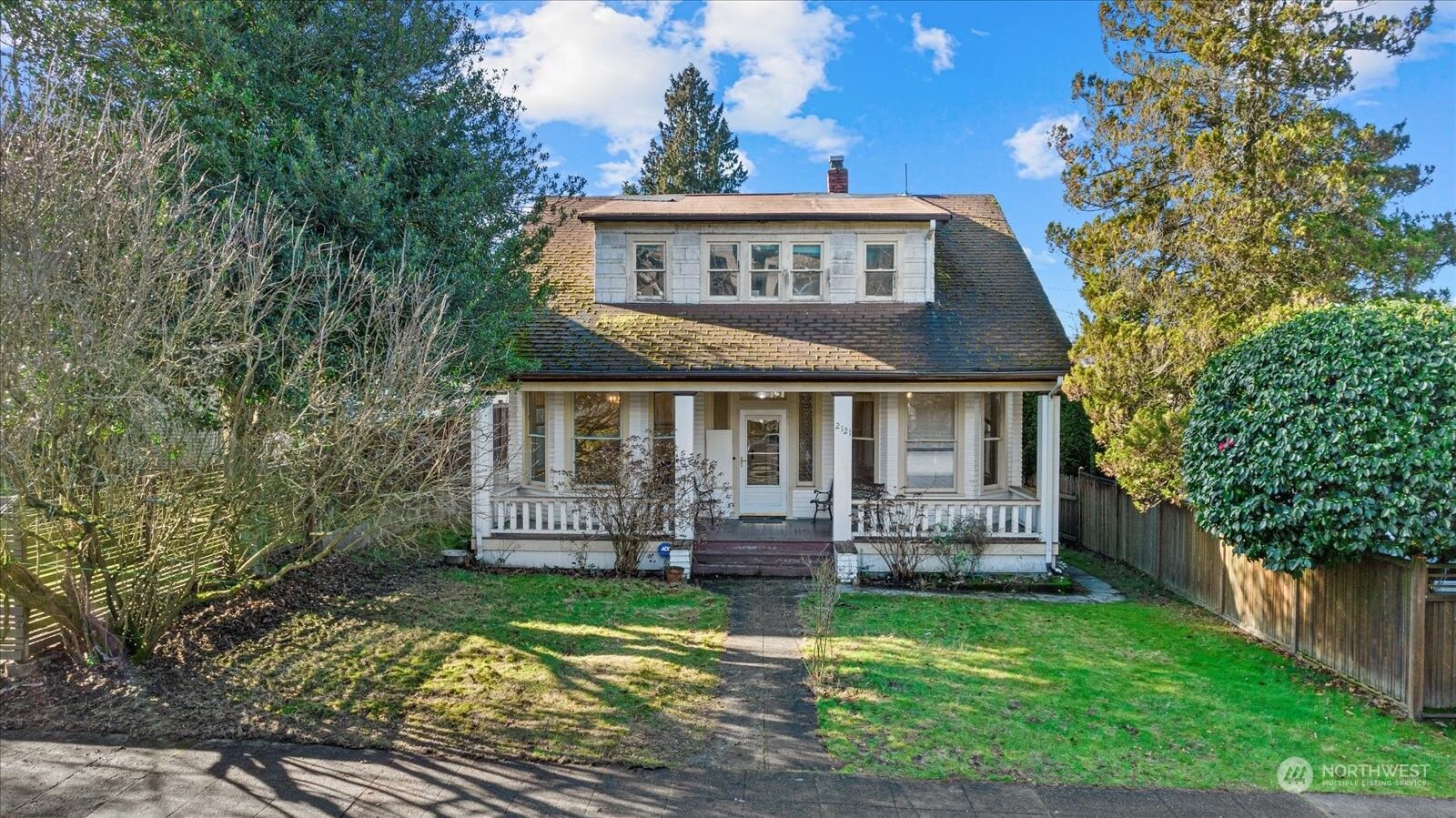 Property Photo:  2121  1st Avenue W  WA 98119 