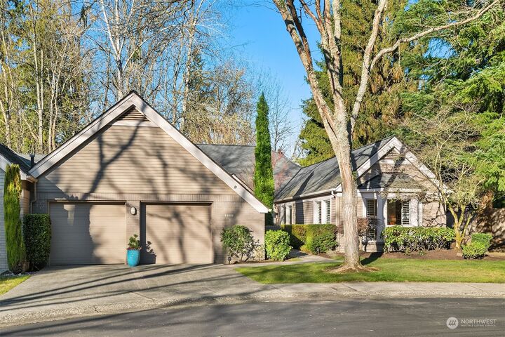 Property Photo:  1810  Bellevue Way NE  WA 98004 