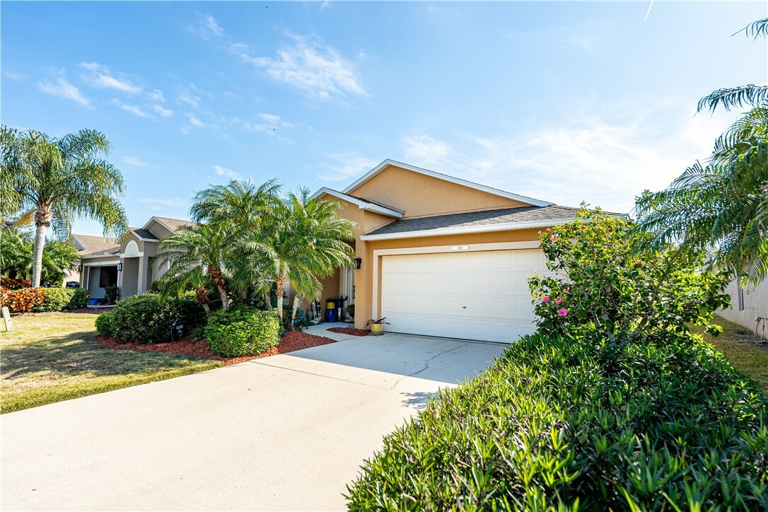 Property Photo:  888 Greenleaf Circle  FL 32960 