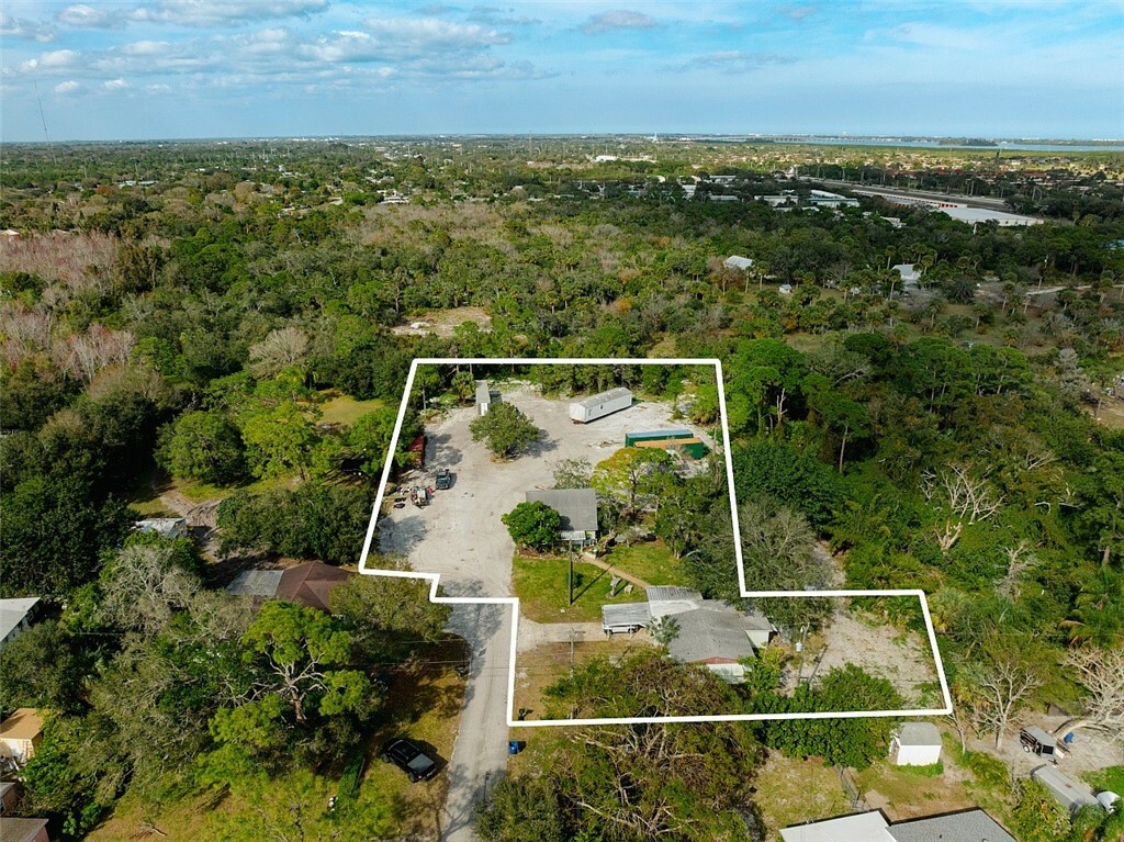 Property Photo:  750 5th Avenue SW  FL 32962 