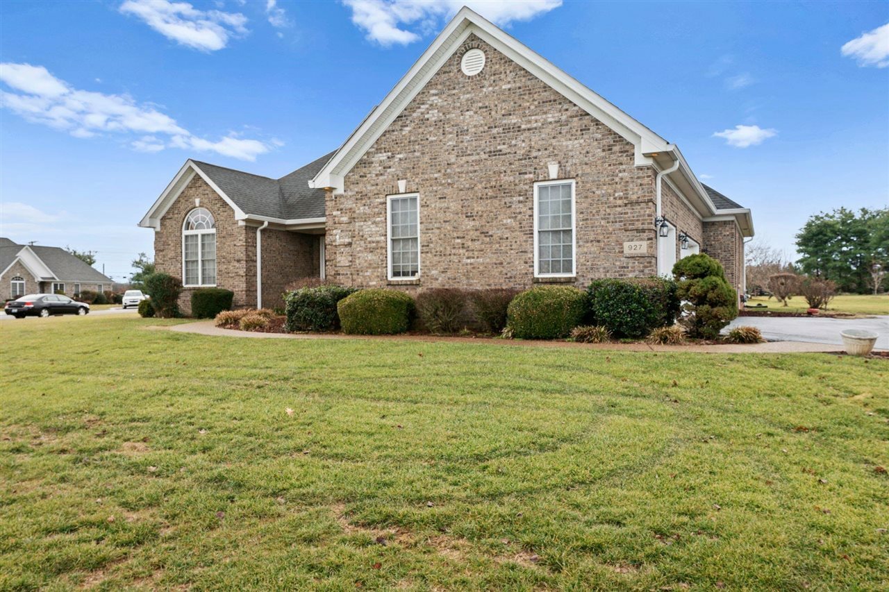 Property Photo: 927 Poppy Hills Court KY 42104