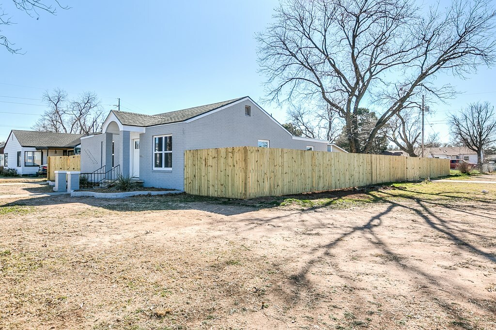 Property Photo:  715 N Monroe St  TX 76901 