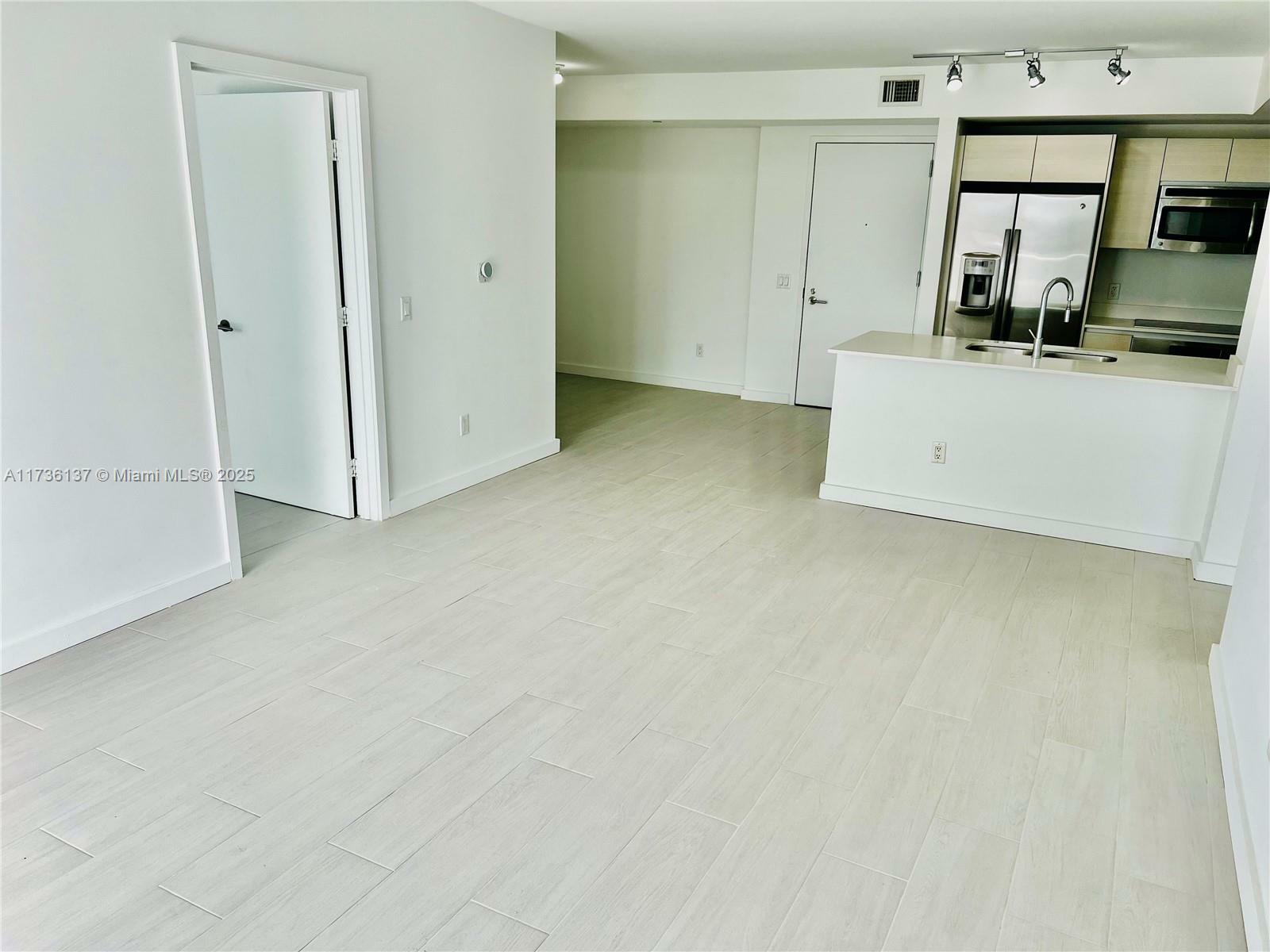 Property Photo:  4250 Biscayne Blvd 1018  FL 33137 