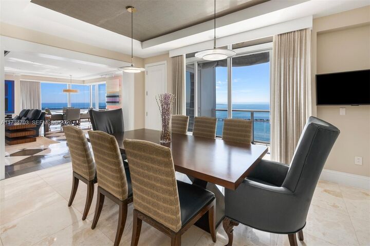 Property Photo:  1425 Brickell Ave 50F+A  FL 33131 