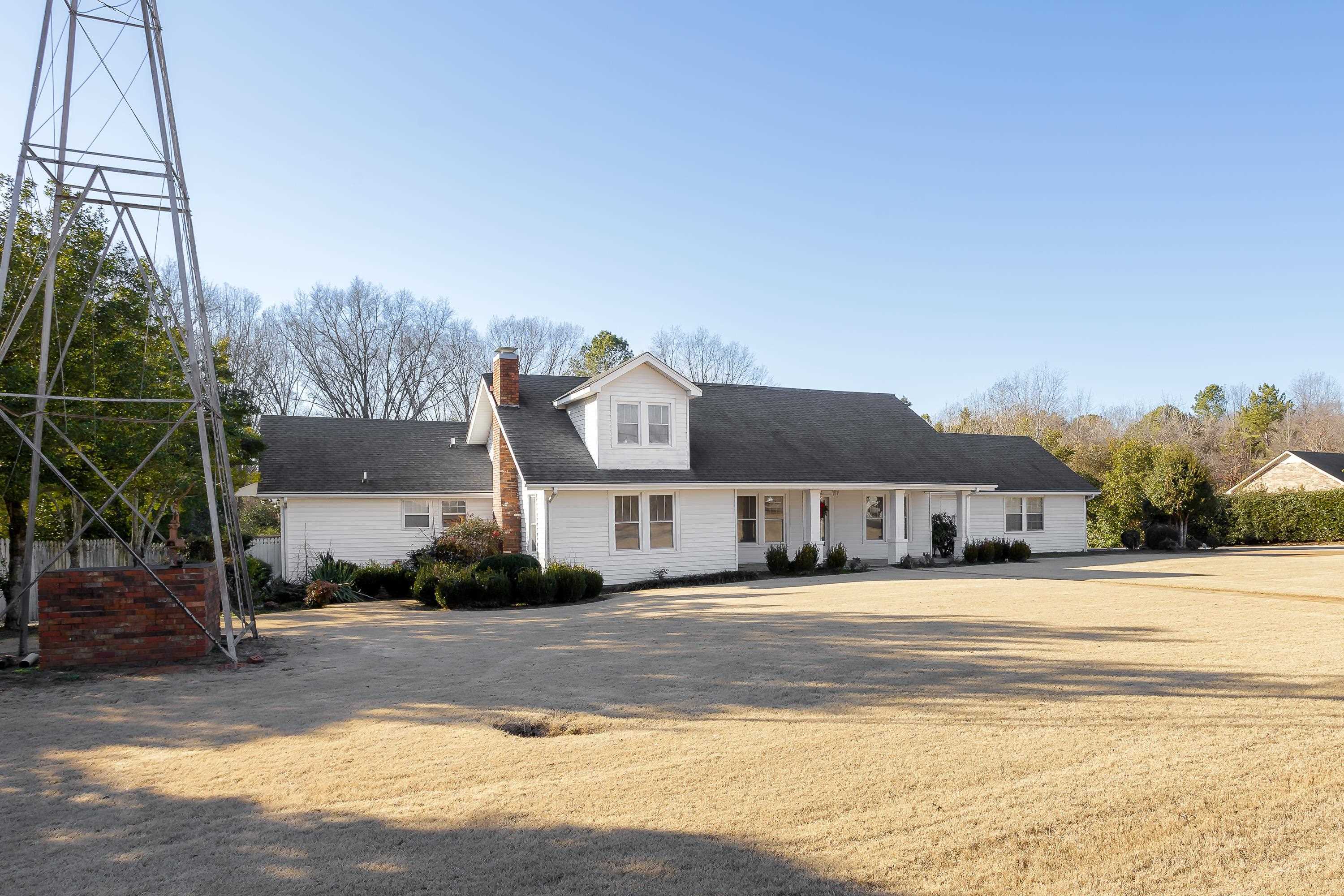 Property Photo: 304 Elledge Ln AL 35661 - MUSCLE S
