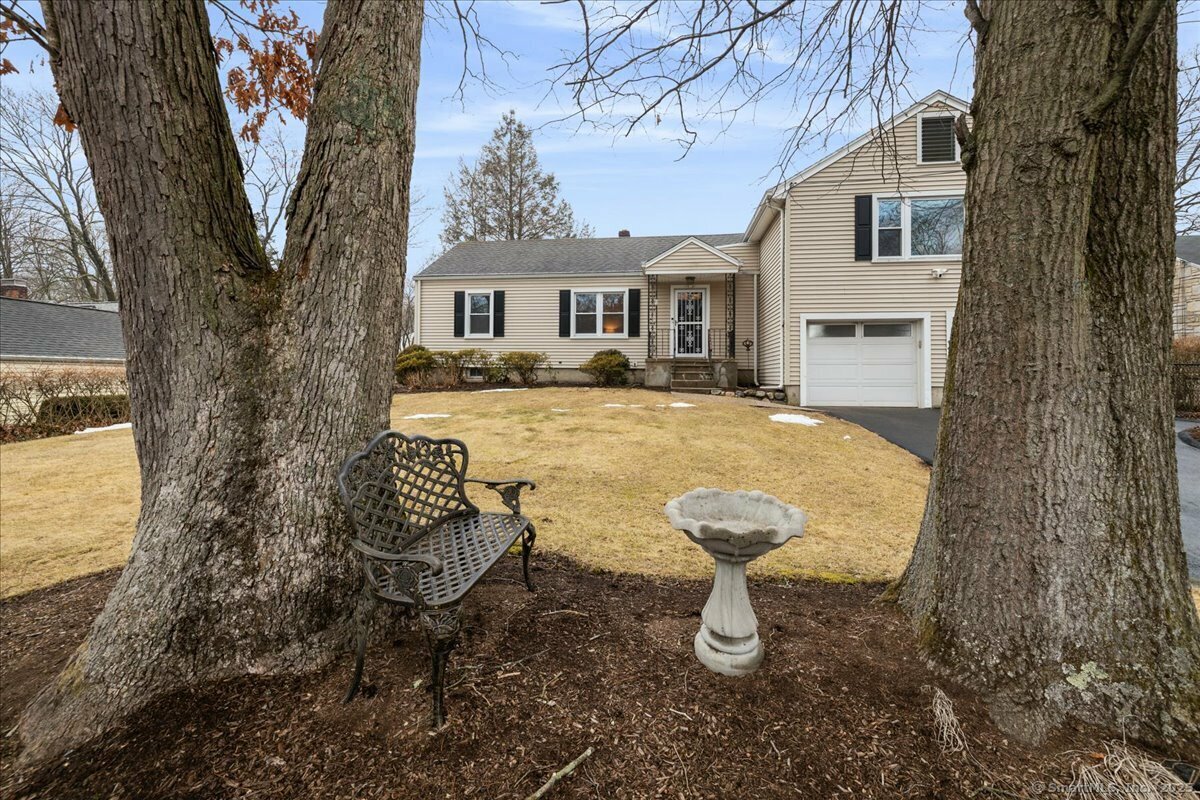 Property Photo:  29 Meadowpark Avenue East  CT 06905 